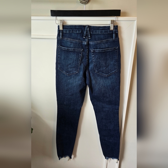 Good American Jeans - Picture 5 of 6